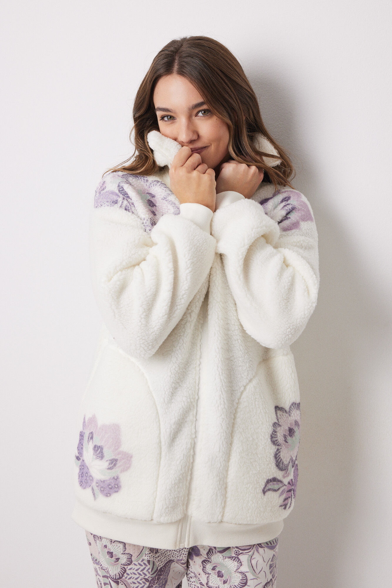 Women'secret Robe curto de borrego branco com flores