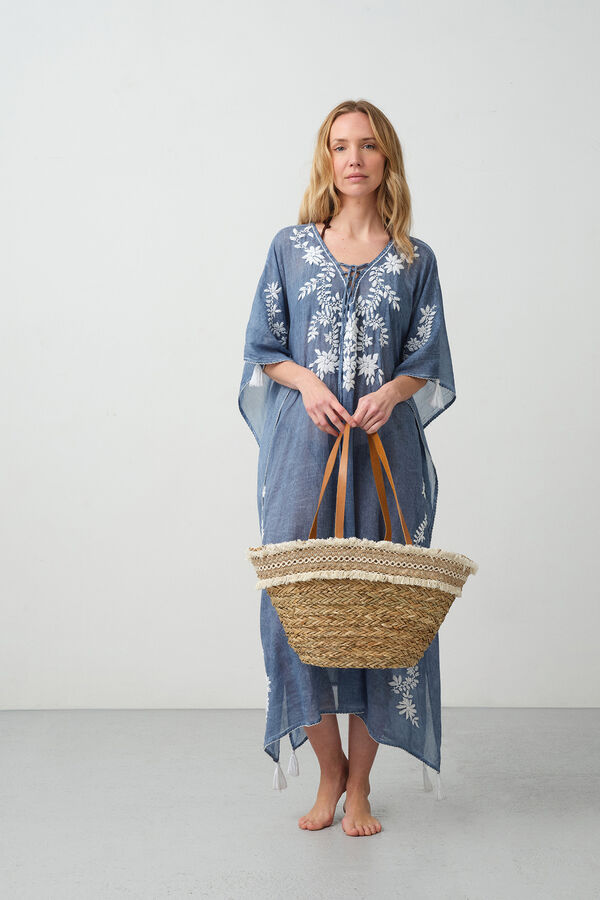 Textura Capazo de playa en fibras naturales y cintas decorativas marfil