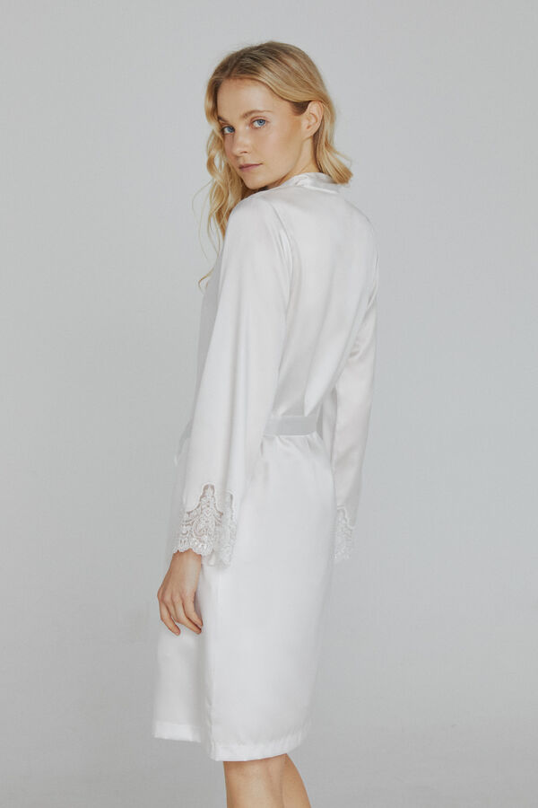 Ivette Bridal Robe de mulher Ivette Bridal curto acetinado em branco bege