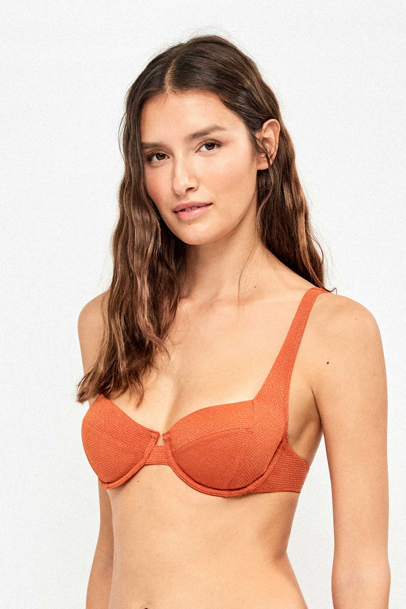 Gisela Top bikini balconette tejido piqu&eacute; lurex dorado