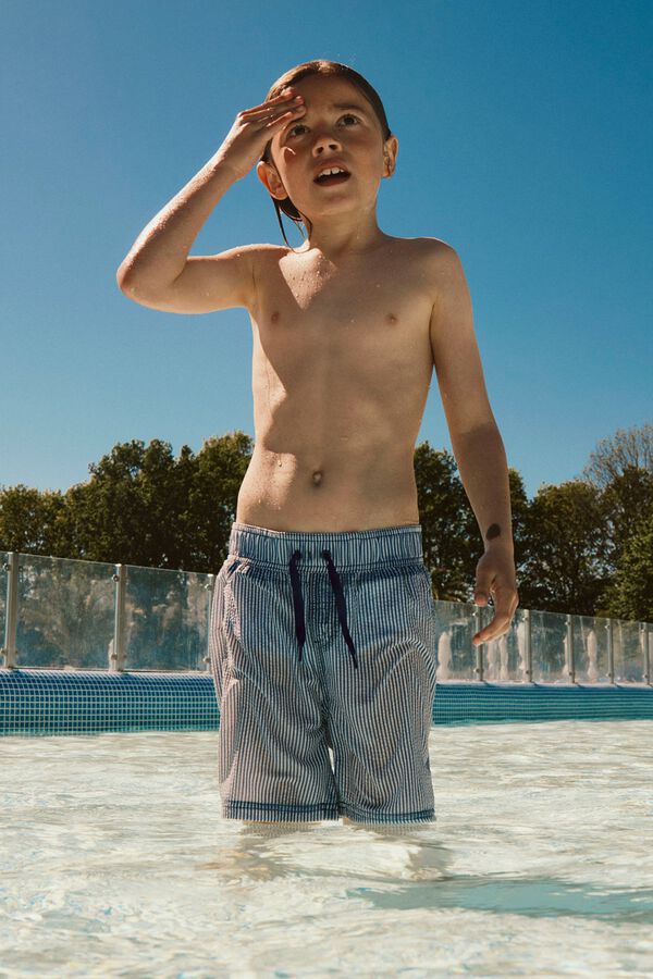 Name it Ba&ntilde;ador de ni&ntilde;o de rayas azul
