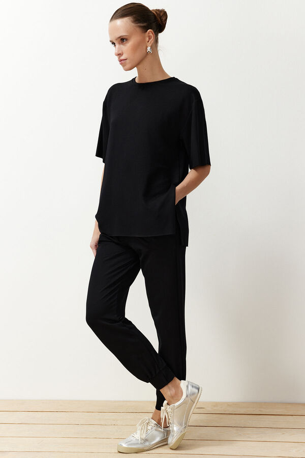 Trendyol Conjunto pantalones y camiseta negro liso negro