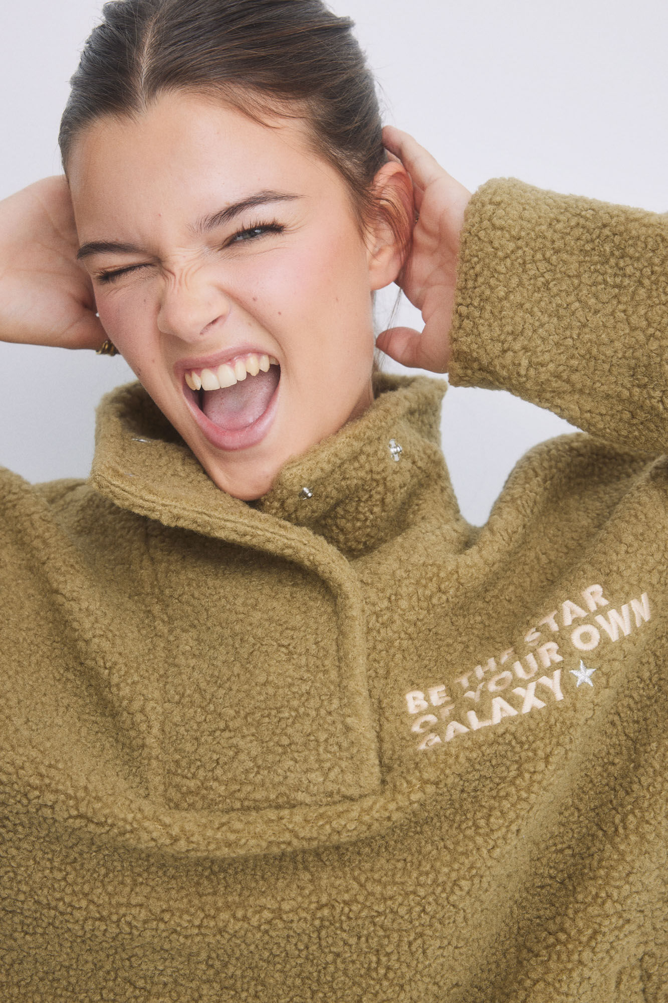 HI&BYE Sudadera corta borreguito kaki
