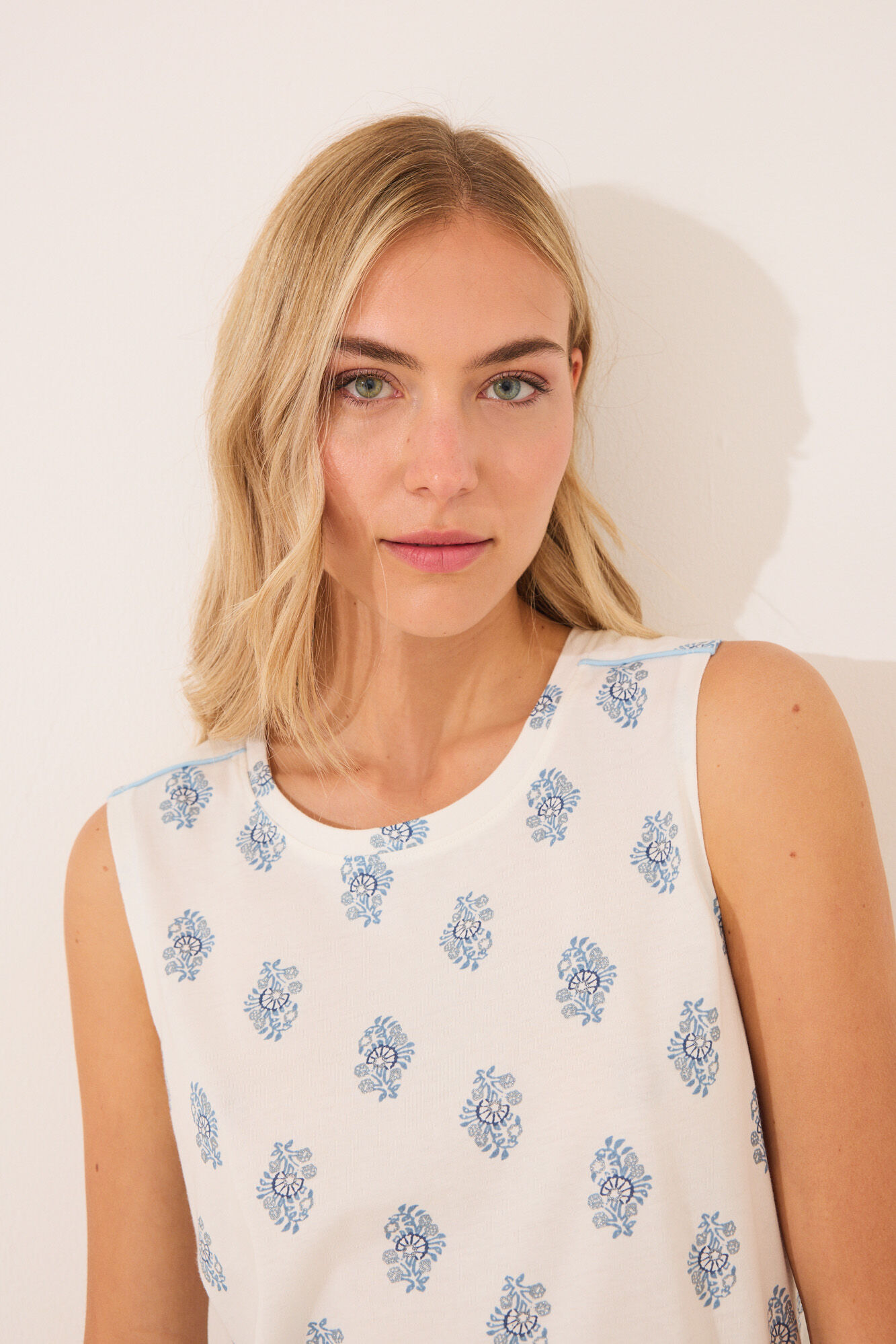 Women'secret Pijama corto tirantes algod&oacute;n paisley blanco