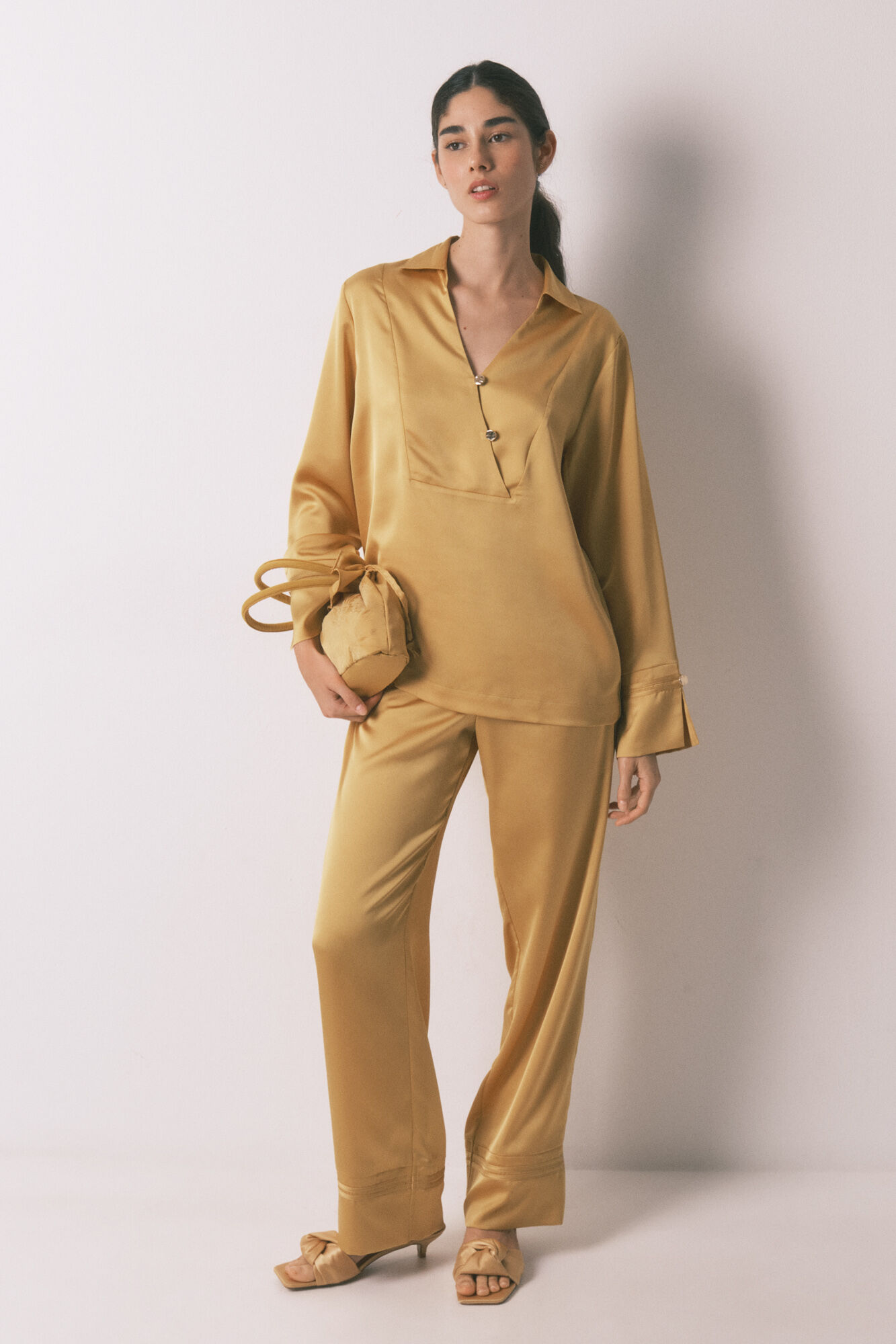 Women'secret Pijama camisero largo sat&eacute;n mostaza
