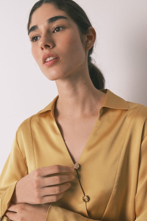 Women'secret Pijama camisero largo sat&eacute;n mostaza amarillo