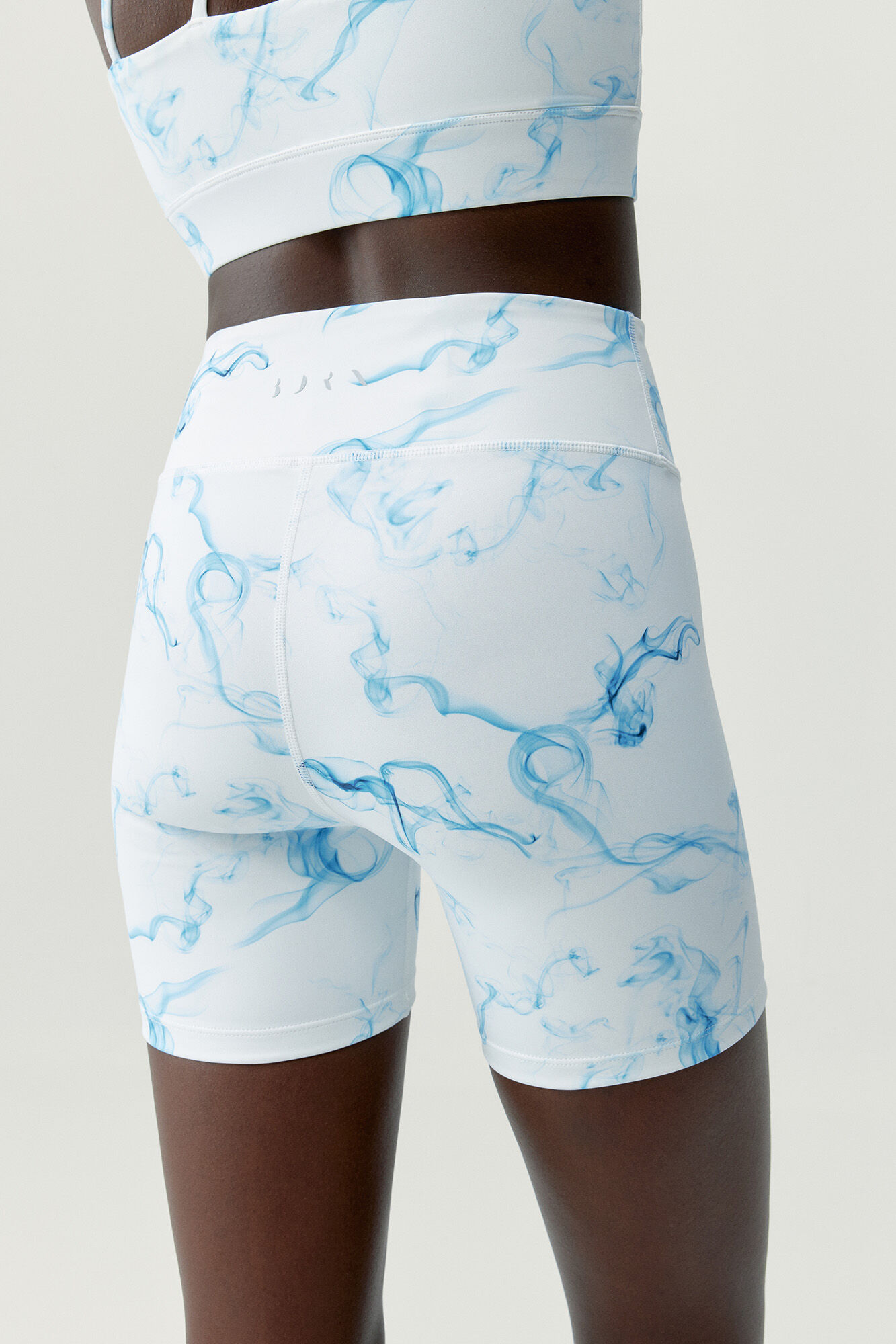 Born Living Yoga Pantal&oacute;n corto Helio