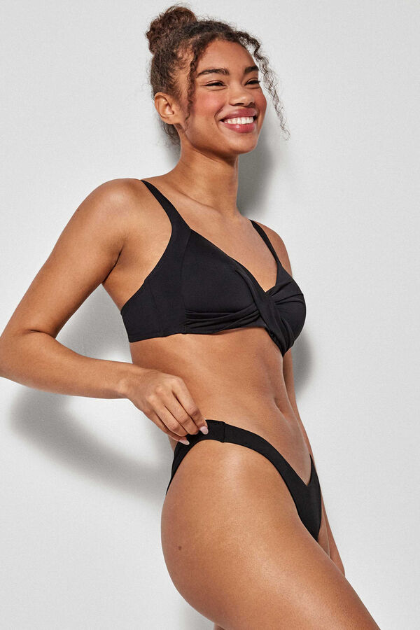 Gisela Braguita bikini brasile&ntilde;a corte V negro