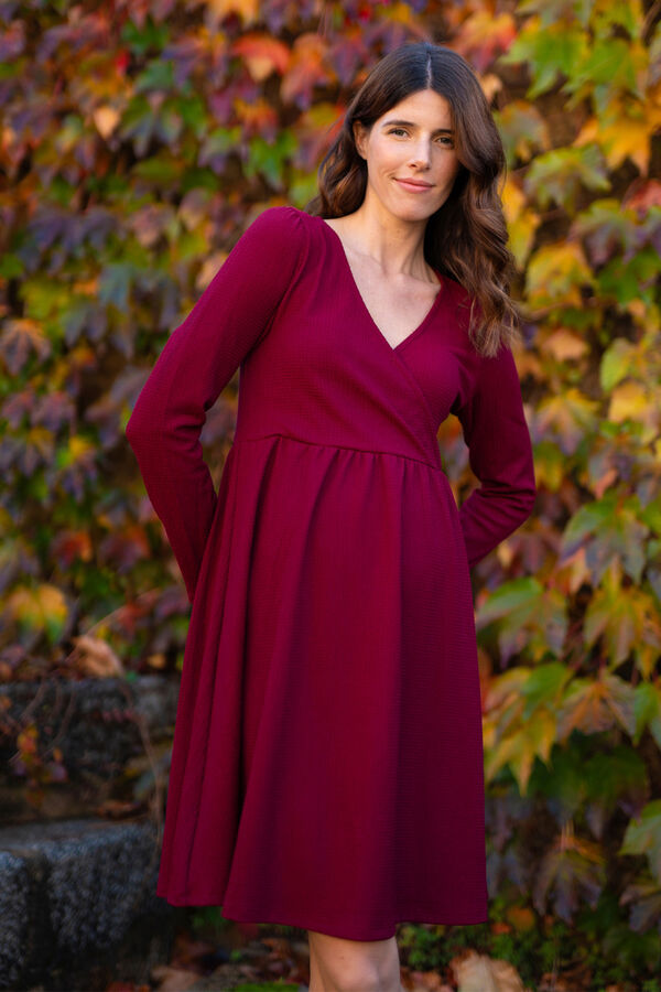 Ohma! Vestido de lactancia con escote cruzado burdeos