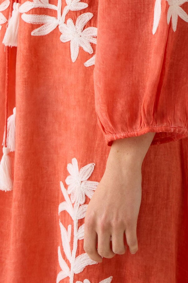 Textura T&uacute;nica algod&atilde;o detalhe bordado vermelho