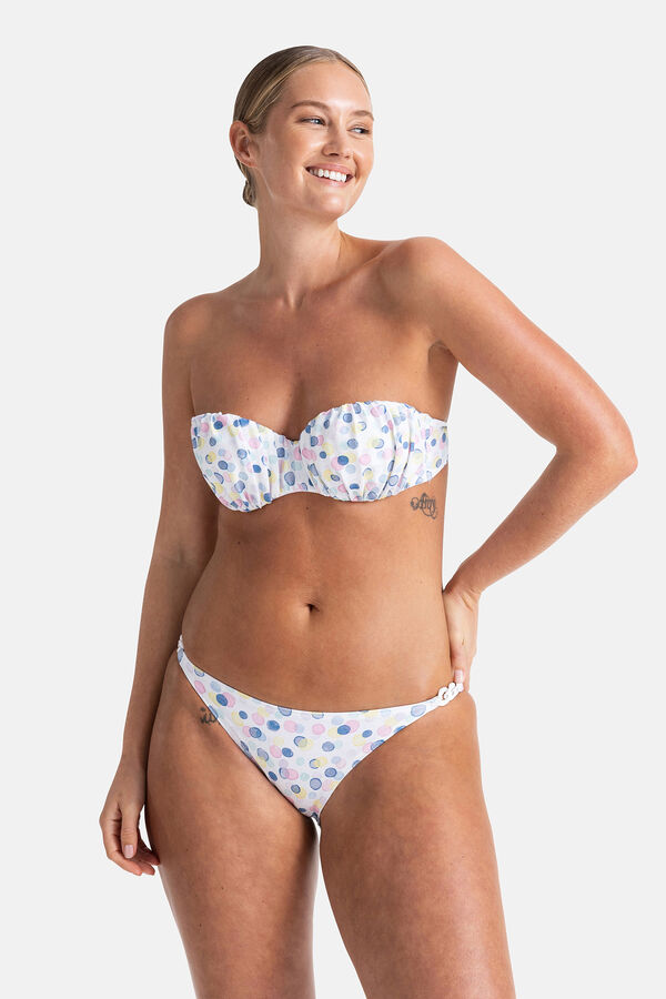 Dorina Braguita de bikini blanco