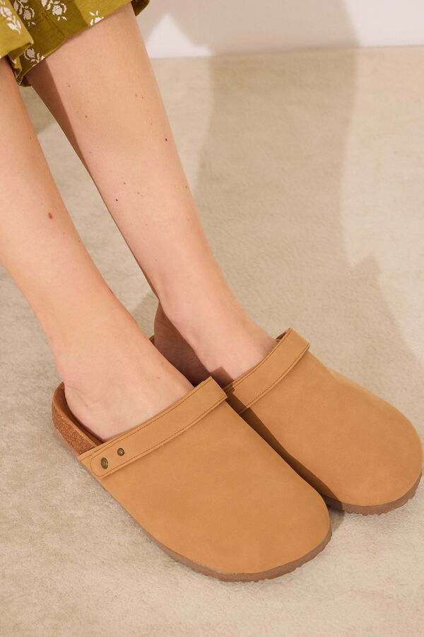 Women'secret Zapatillas tipo zueco camel beige