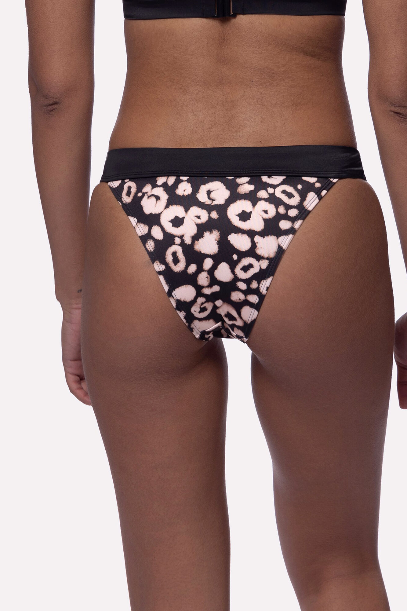 Dorina Braga Brasile&ntilde;a de la serie LAGOS de Dorina