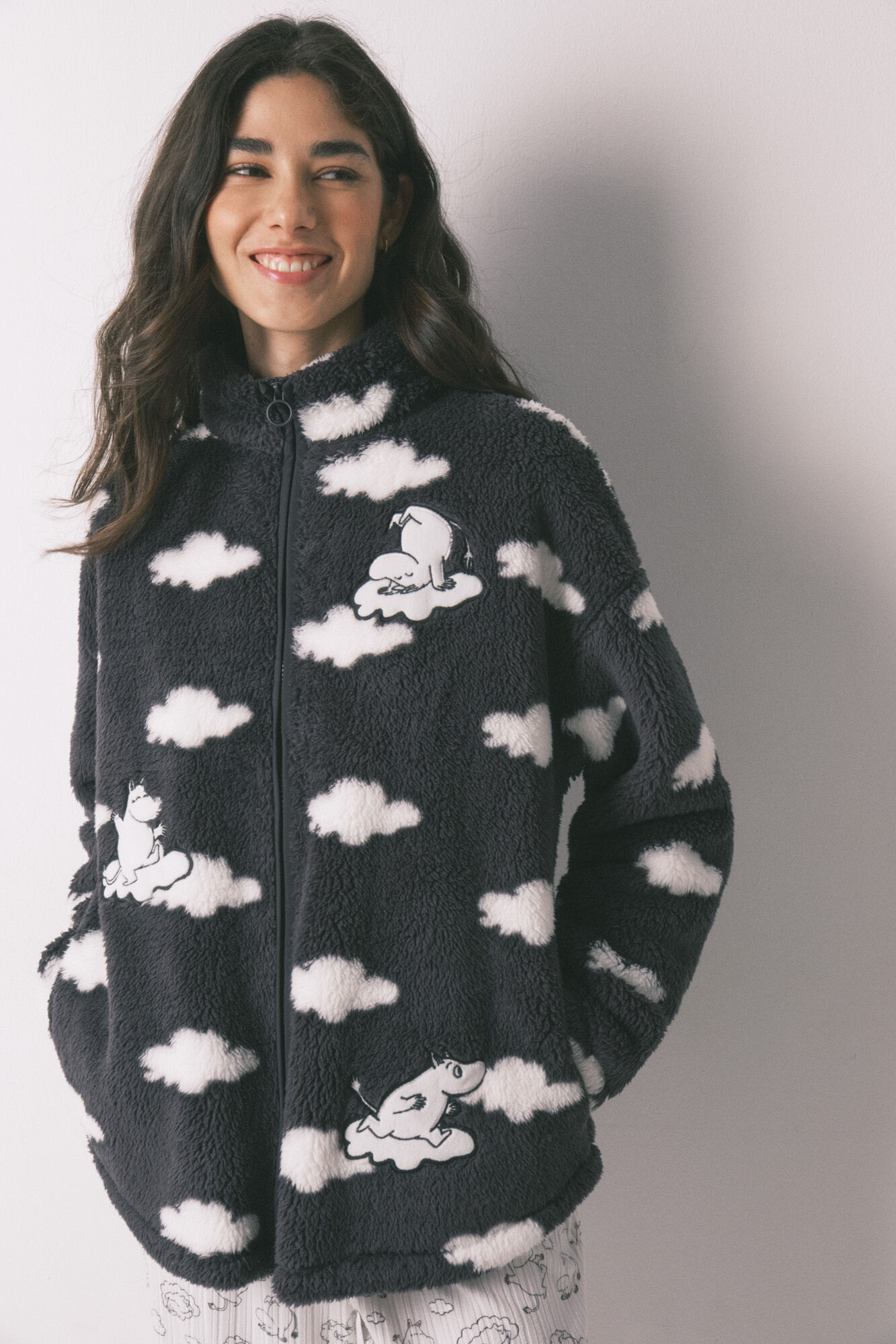 Women'secret Bata curta em polar estampado de nuvens Moomin cinza