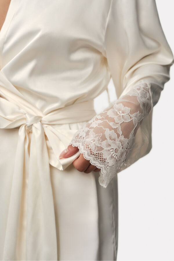 Dorina Kimono de encaje y sat&eacute;n beige
