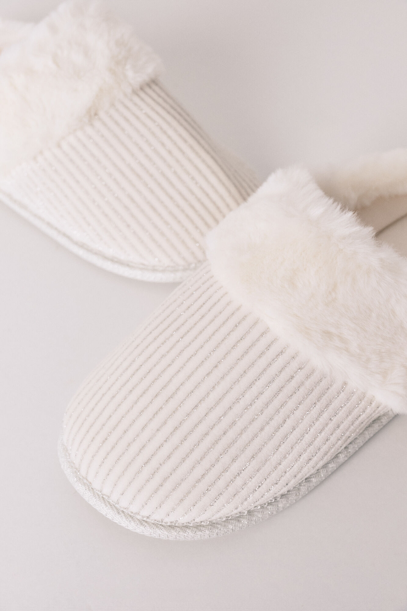 Women'secret Zapatillas casa canal&eacute; pelo blanco lurex