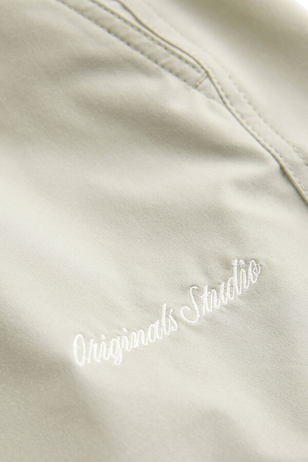 Jack & Jones Ba&ntilde;ador b&aacute;sico liso logo bordado verde