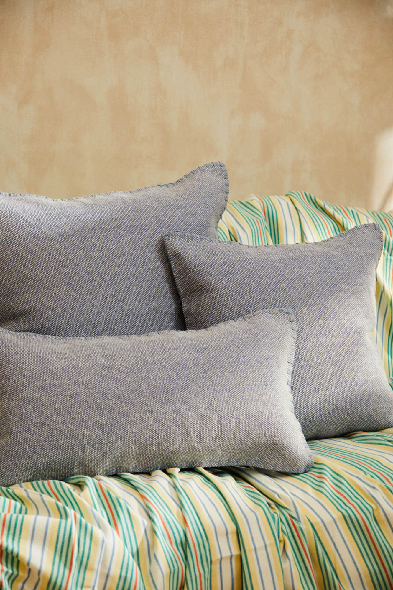 Calma House Capa de almofada de algod&atilde;o Dhurrie azul Asana