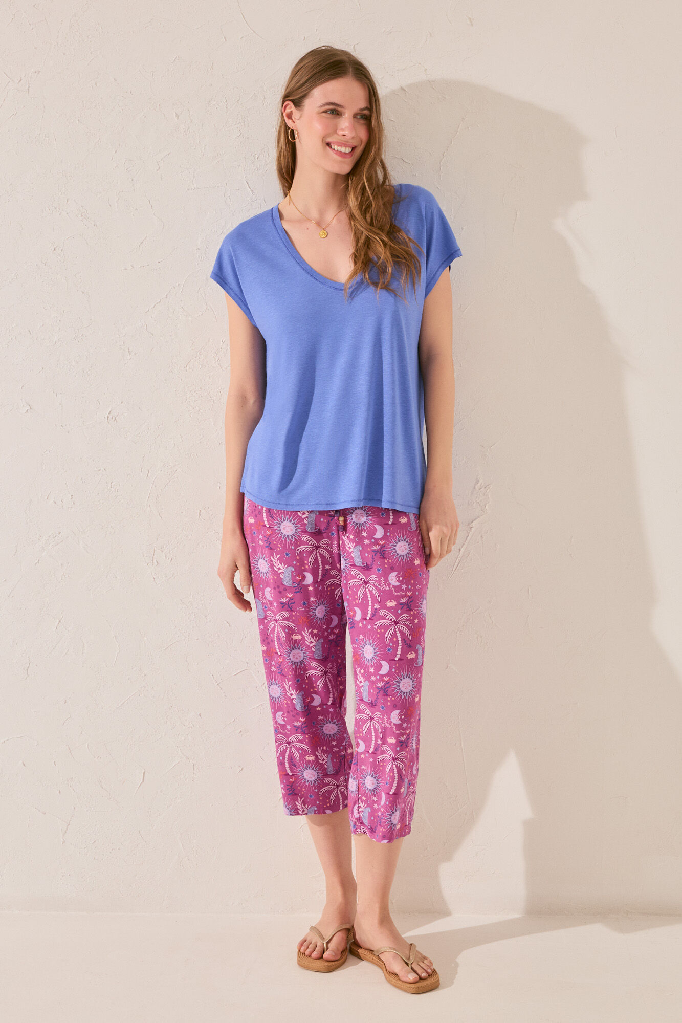Women'secret Pantal&oacute;n Capri estampado morado