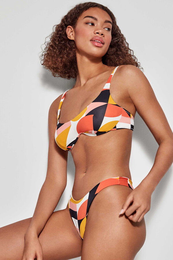 Gisela Cuequinha brasileira corte em V branco