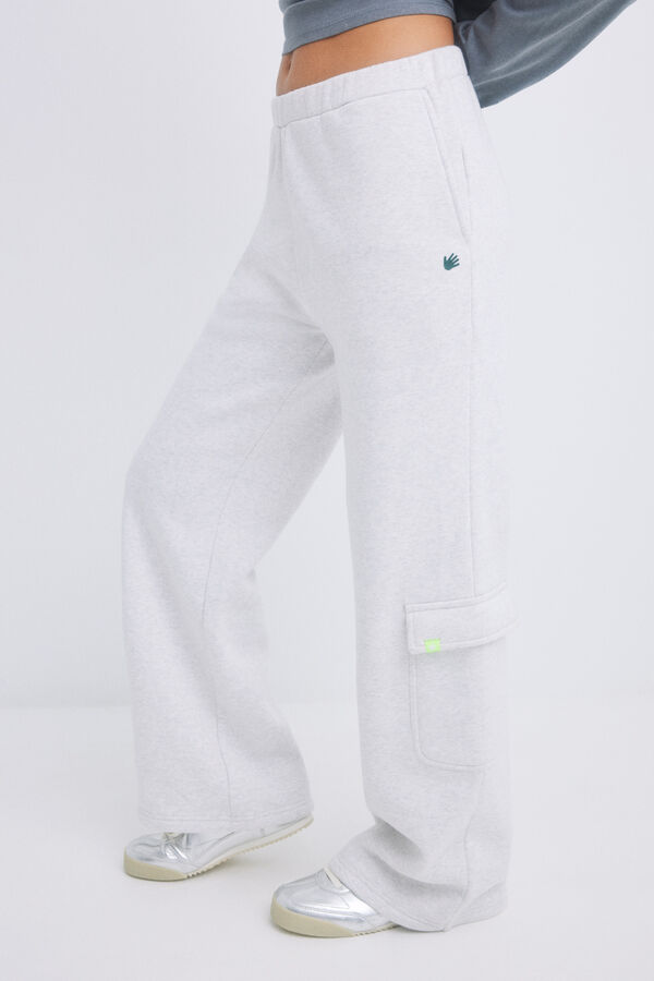 HI&BYE Pantal&oacute;n flare cargo felpa gris gris