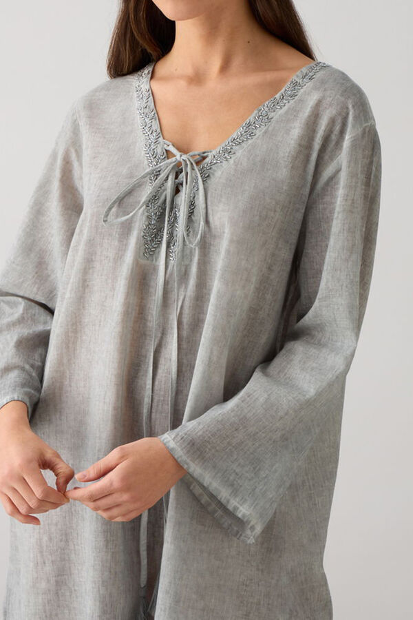 Textura T&uacute;nica algod&oacute;n detalle bordado gris