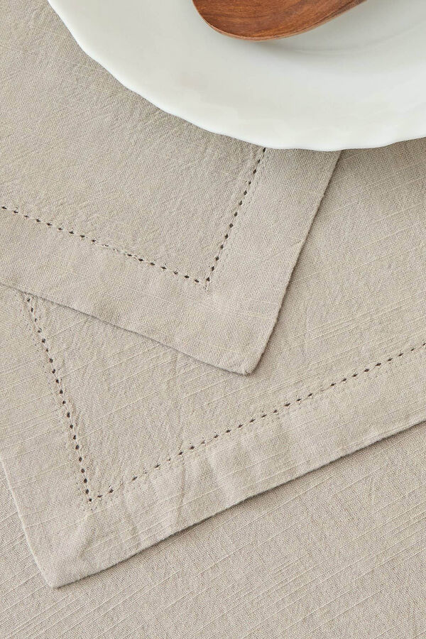 Textura Mantel liso con vainica beige