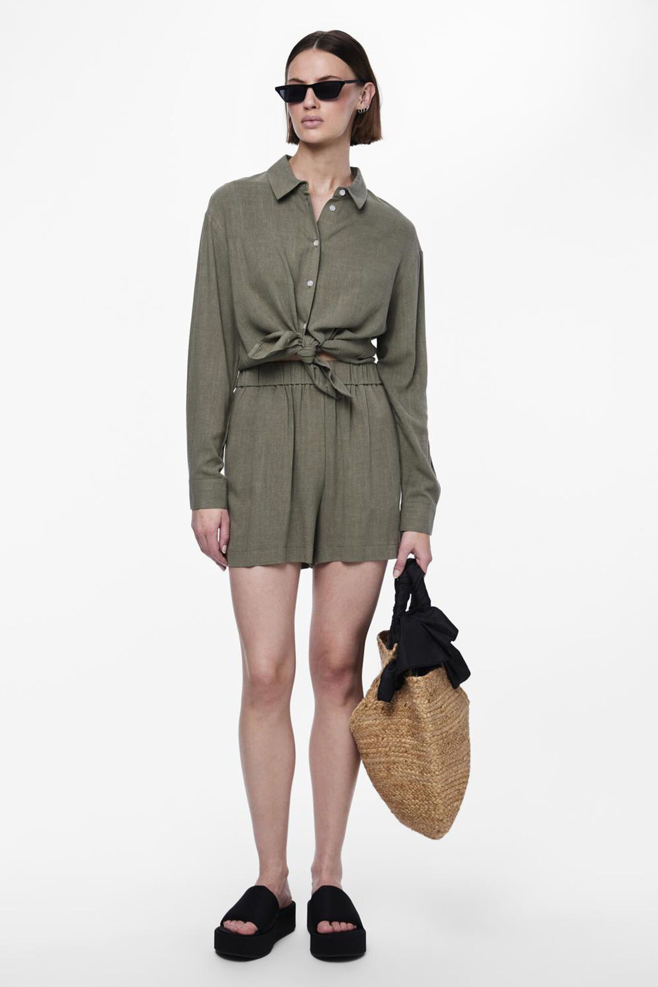 Pieces Cal&ccedil;as curtas de linho com cintura el&aacute;stica.