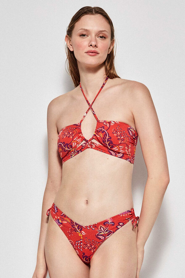 Gisela Braguita bikini brasile&ntilde;a en V blanco