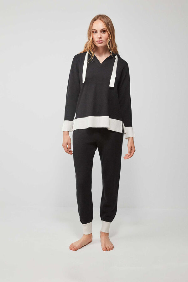 Gisela Conjunto sudadera y pantal&oacute;n negro