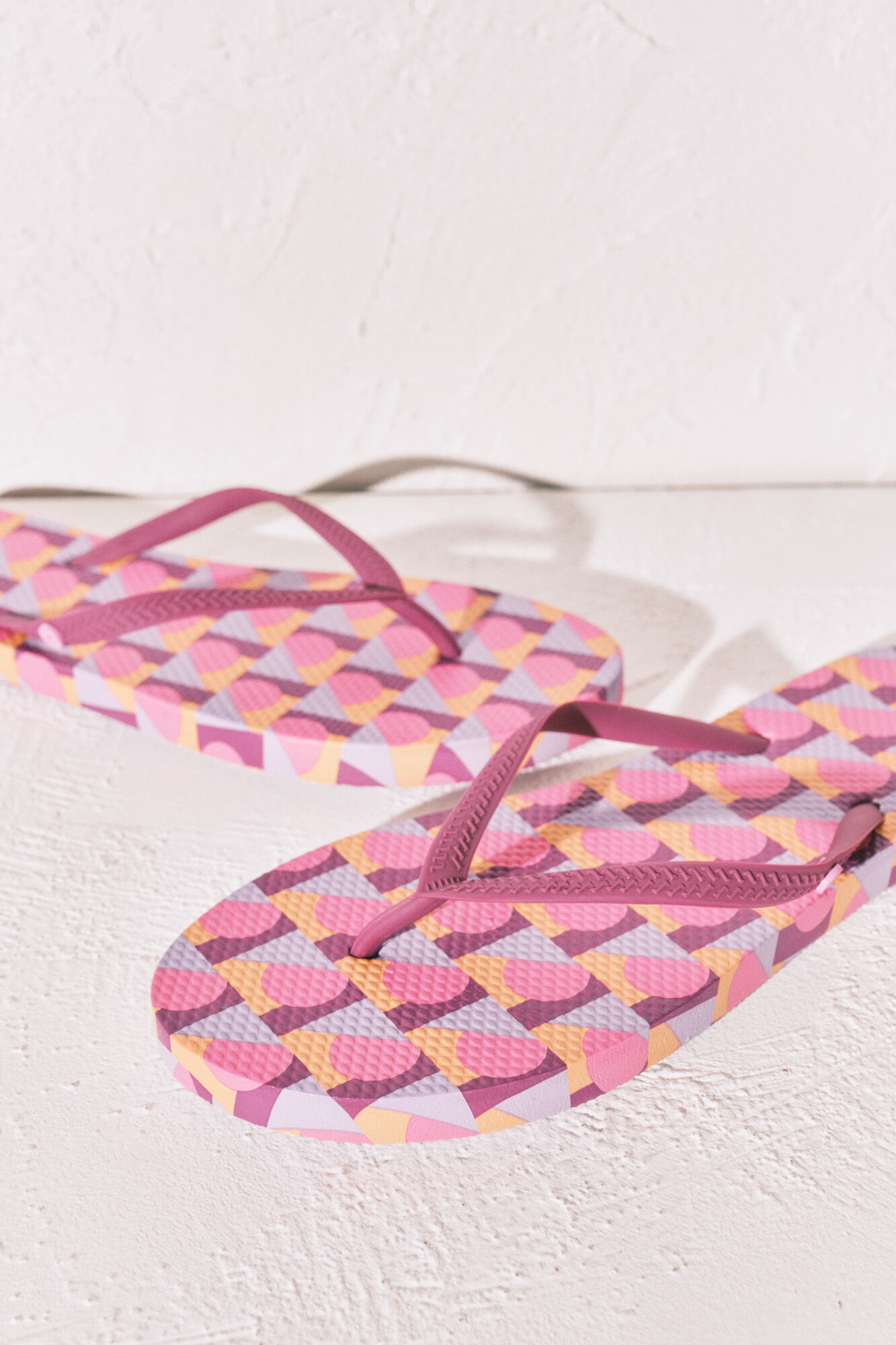 Women'secret Chanclas dedo estampado geom&eacute;trico rosa
