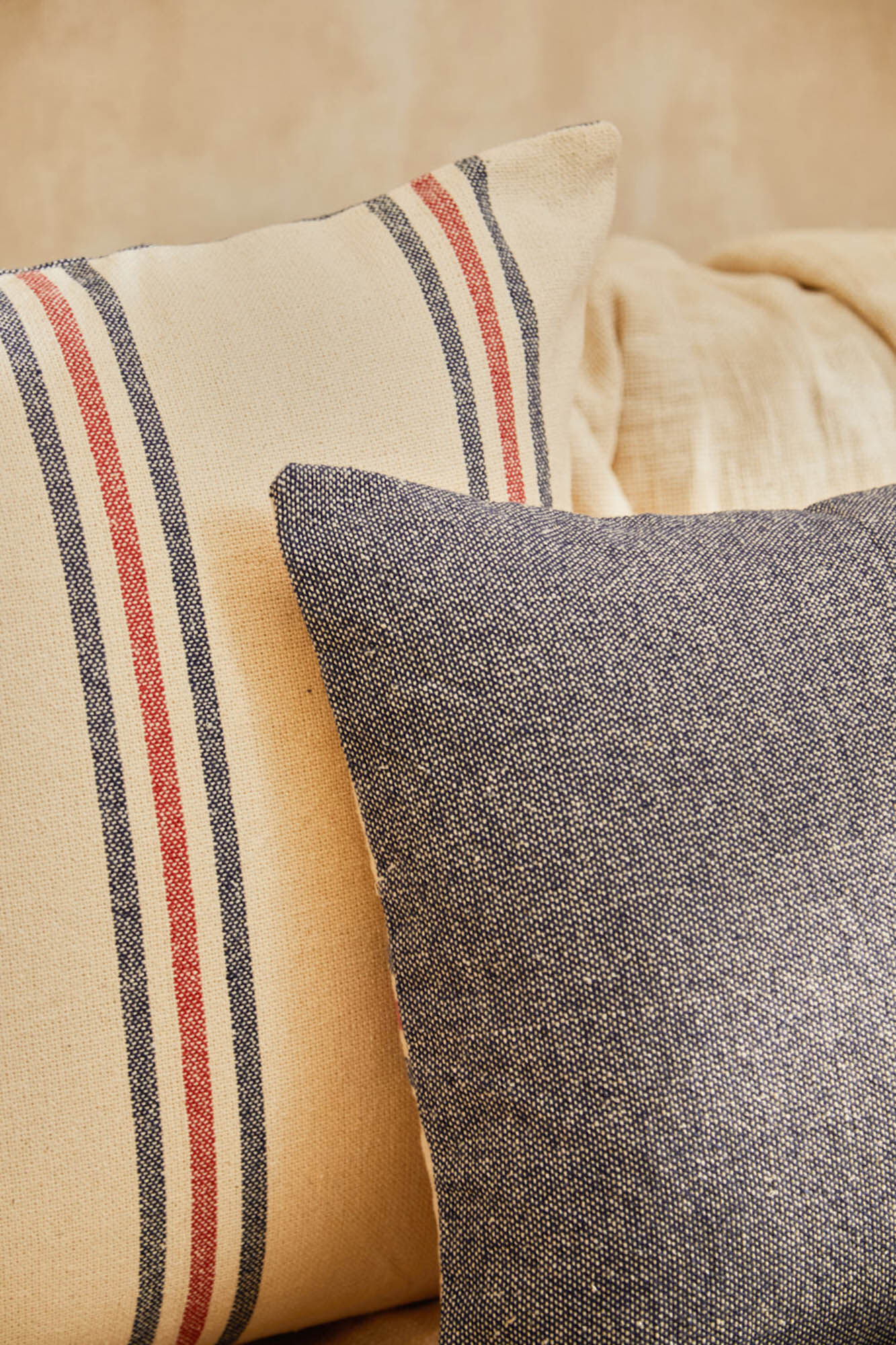 Calma House Capa de almofada riscas azul e vermelha Mont