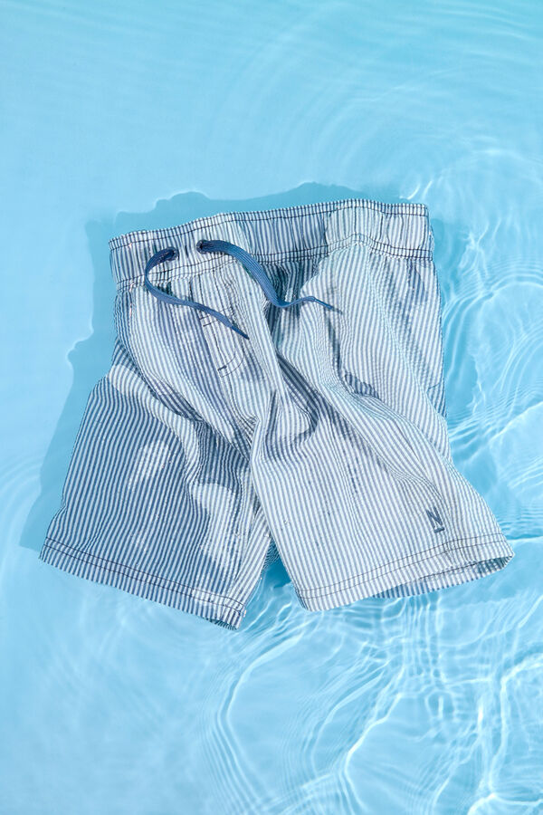 Name it Ba&ntilde;ador de ni&ntilde;o de rayas azul