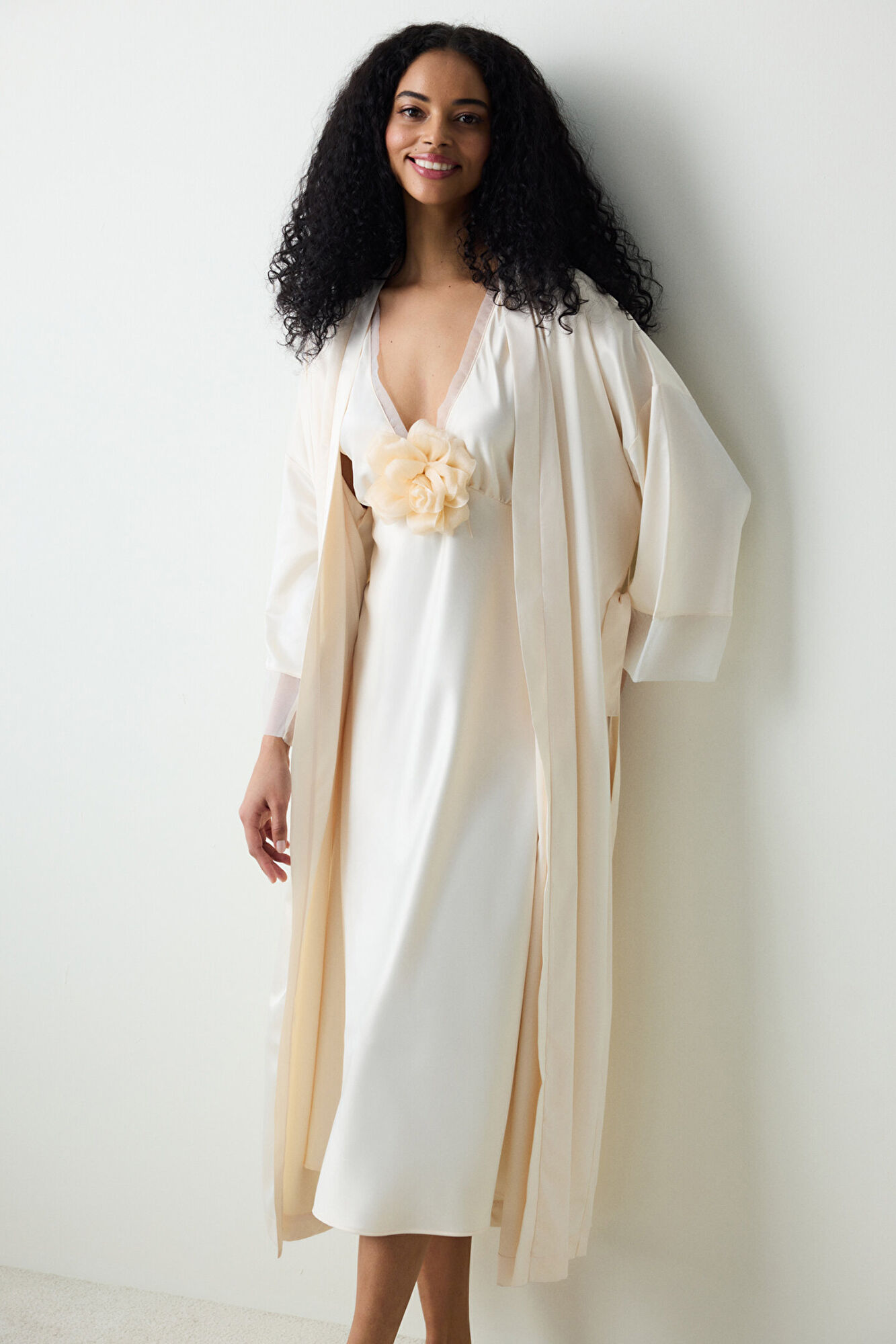 Penti Camisa de dormir curta de cetim creme