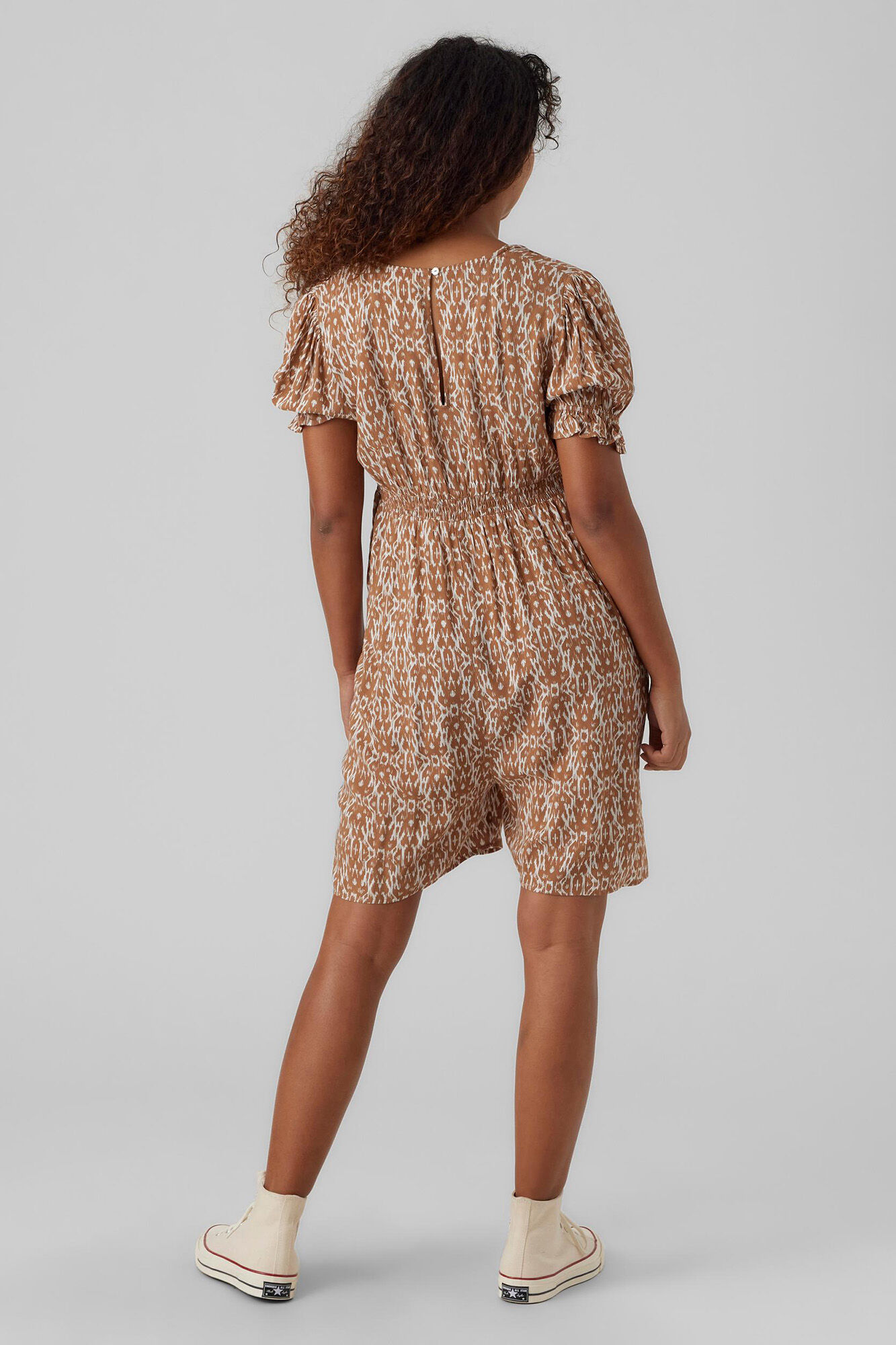 Mamalicious Macac&atilde;o estampado de manga curta maternity