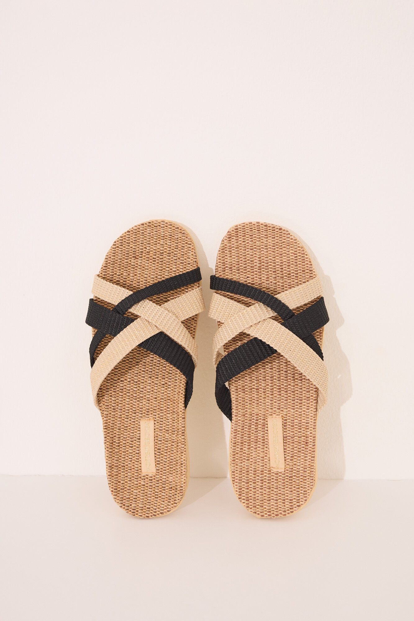 Women'secret Sand&aacute;lias de r&aacute;fia com tiras cruzadas 