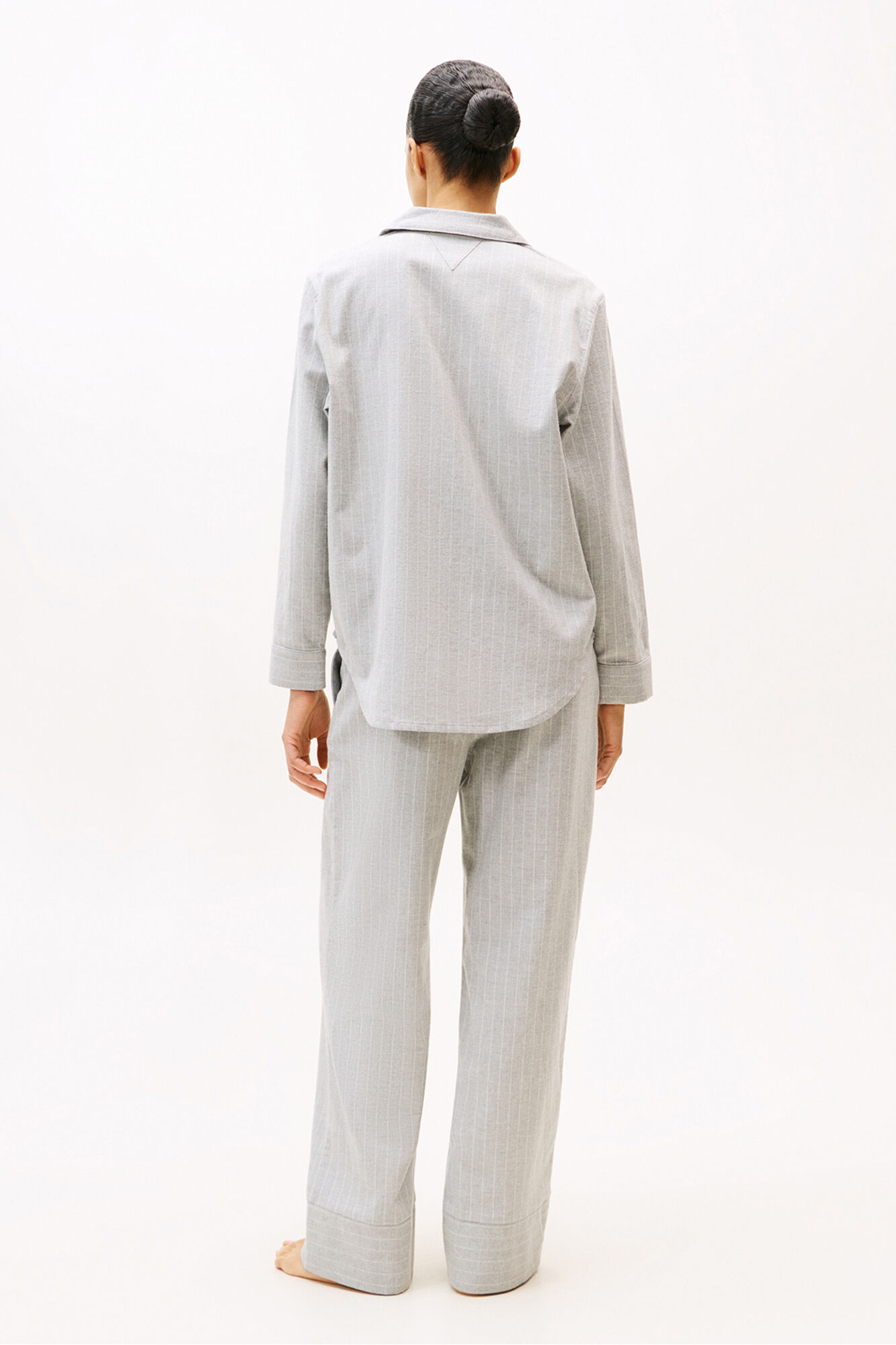 Tommy Hilfiger Conjunto de pijama de rayas con camisa y pantal&oacute;n