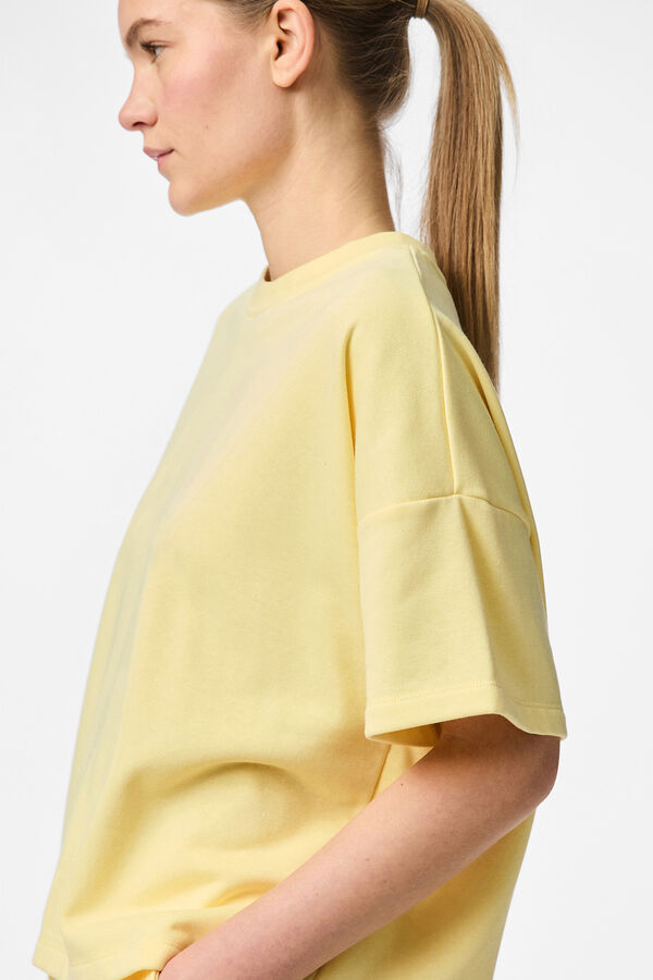 Pieces Camiseta loose amarillo