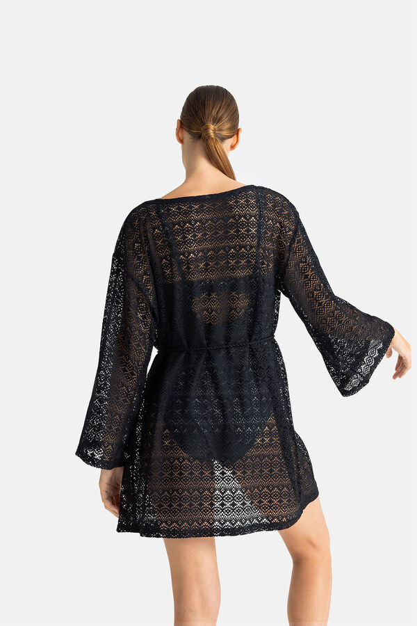 Dorina Pareo estilo kimono negro