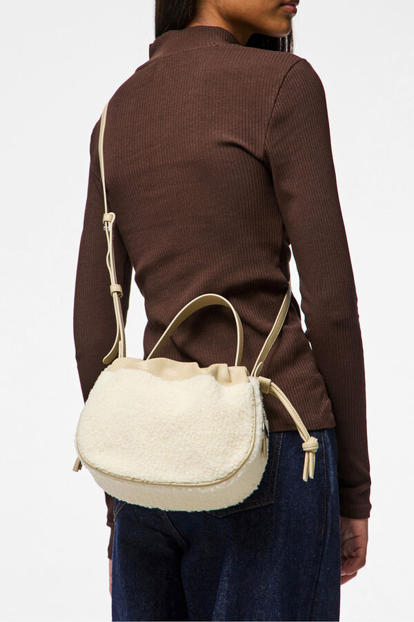 Pieces Bolso bombonera teddy detalles piel beige
