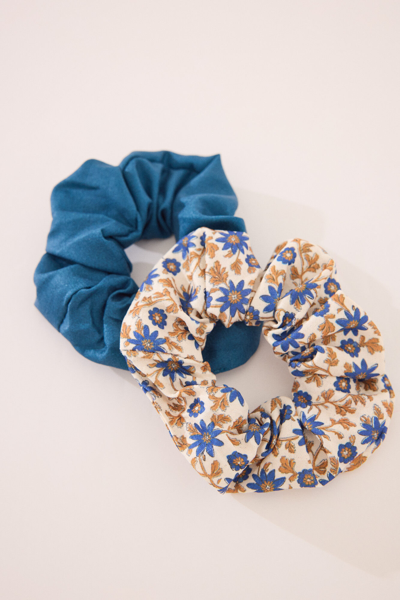 Women'secret Pack scrunchies bordado suizo