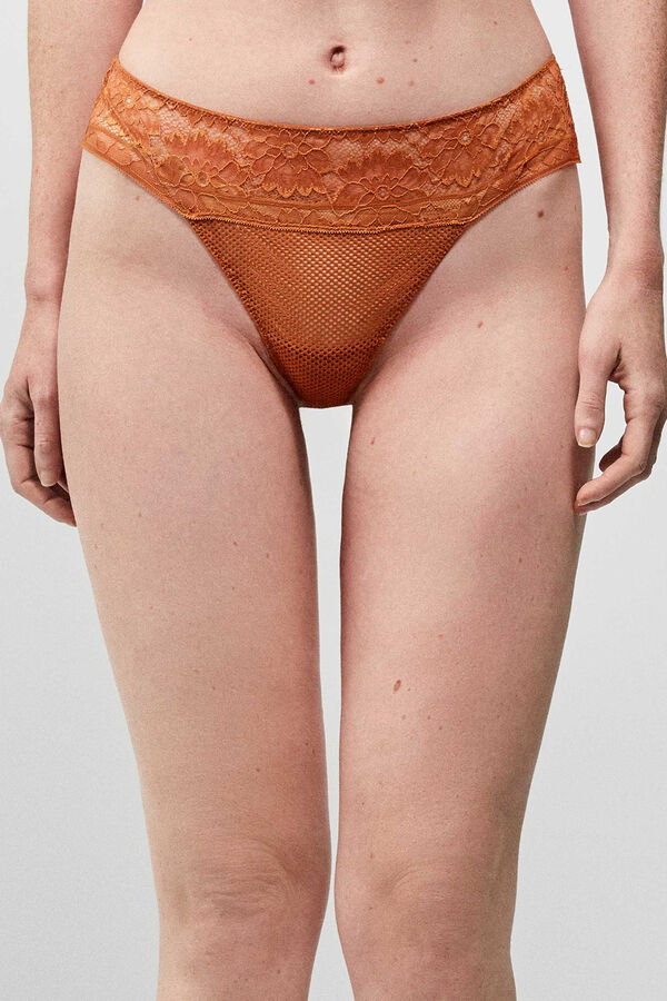 Gisela Tanga con detalles de encaje estampado