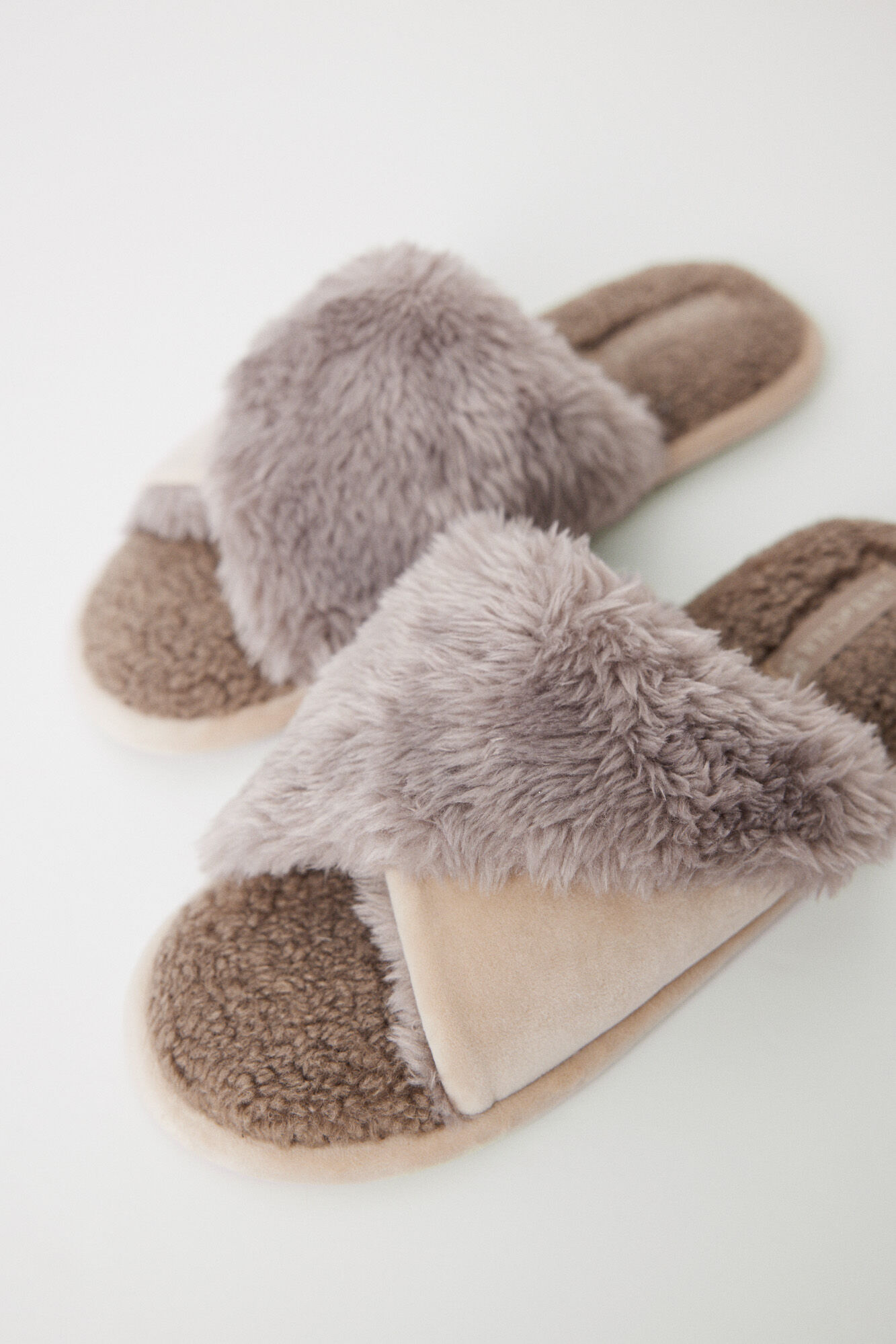 Women'secret Chinelos peludos marrons abertos