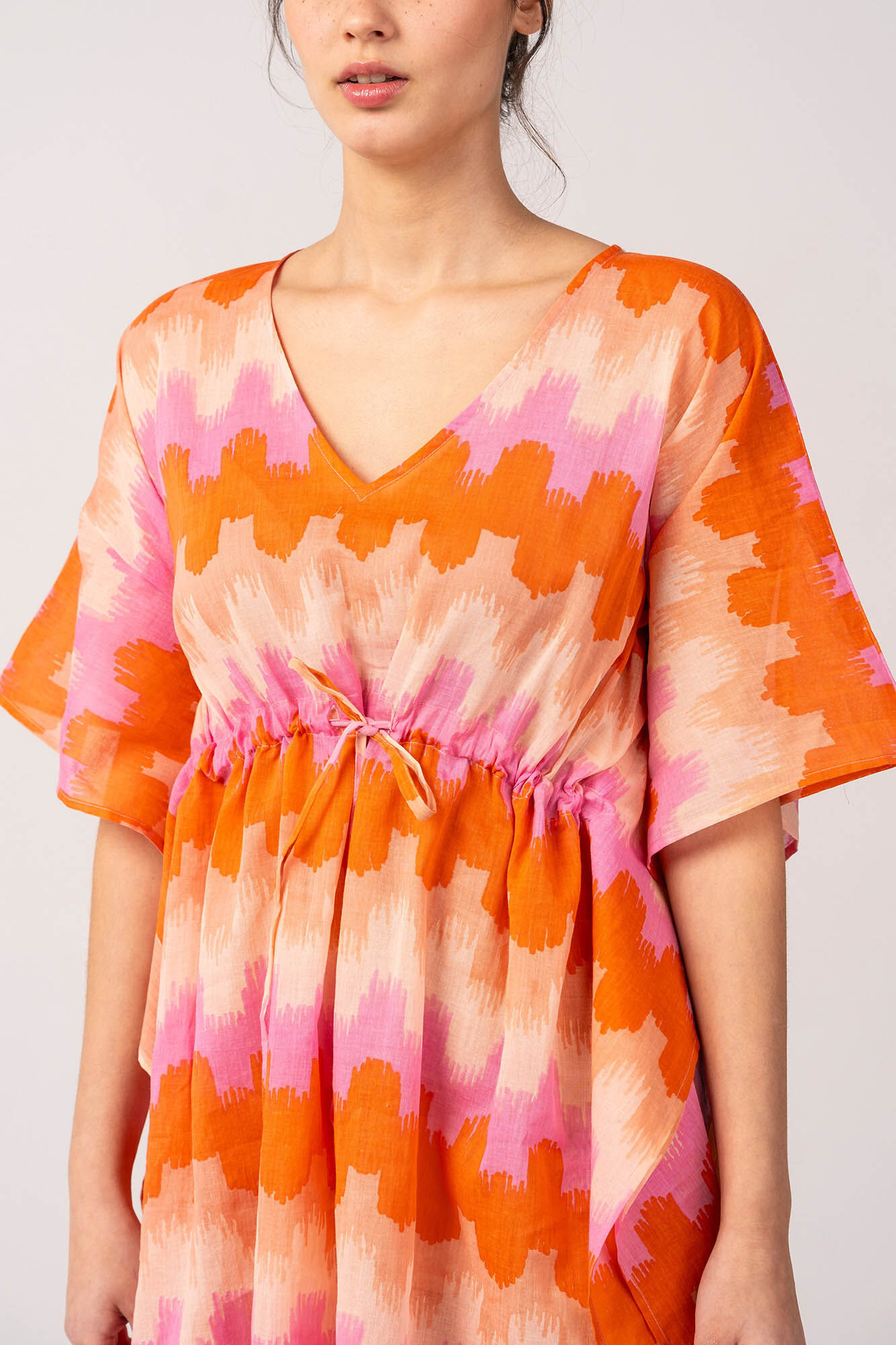 Abbacino Cafet&atilde; de mulher com estampado geom&eacute;trico em tons laranja