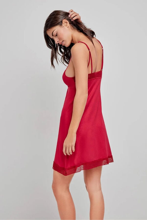 Gisela Camis&oacute;n corto satinado granate estampado