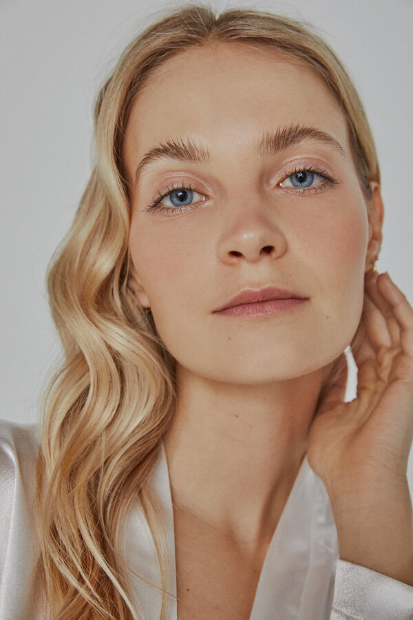 Ivette Bridal Robe de mulher Ivette Bridal curto de cetim em branco bege