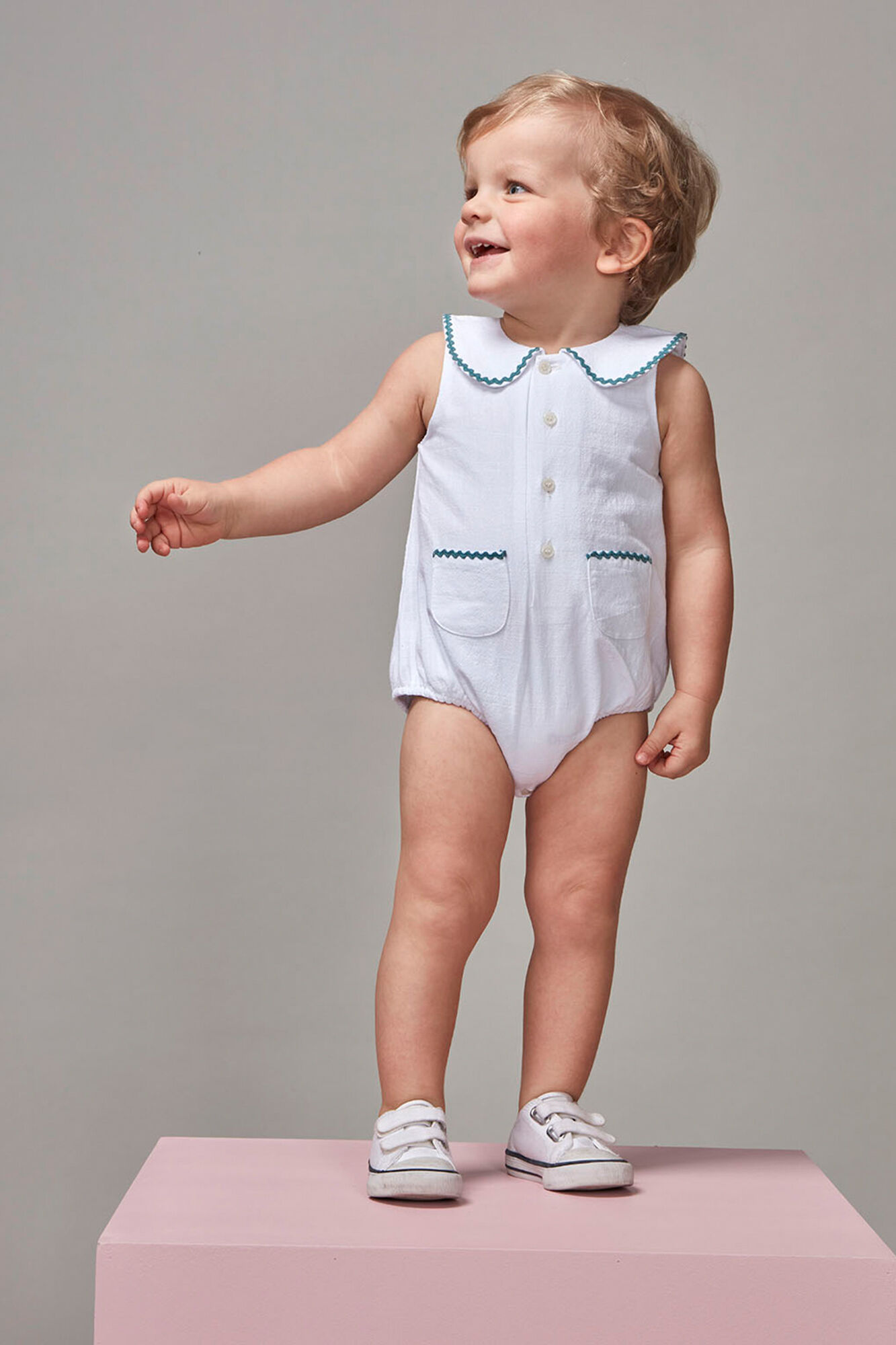 Gocco Ranita blanca con ric rac en contraste blanco