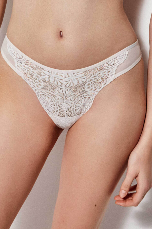 Gisela Braguita cl&aacute;sica encaje blanco