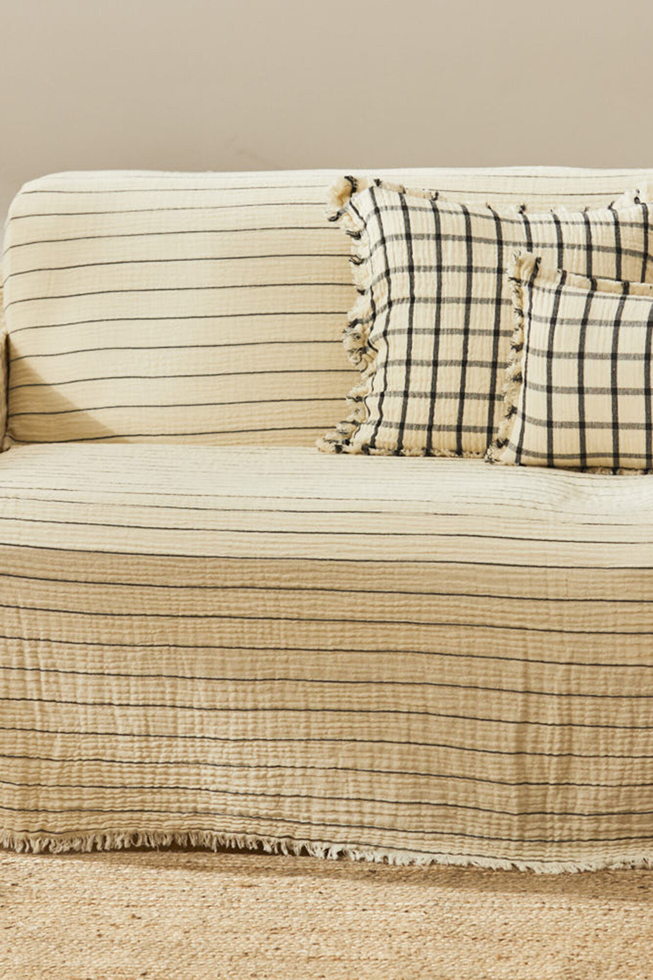 Calma House Colcha de muselina con rayas finas Gratto