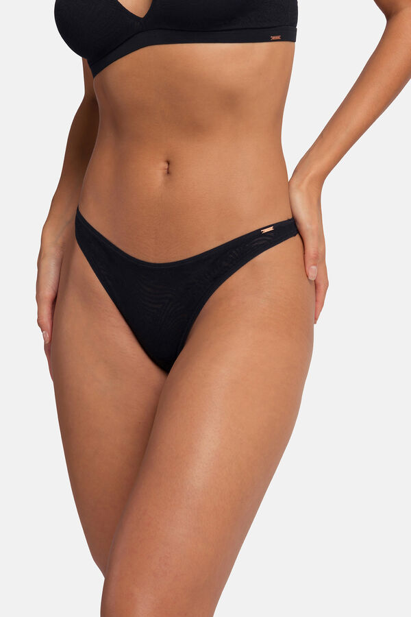 Dorina Tanga preto